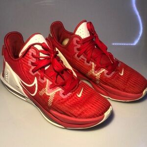 Size US 10.5 Lebron Witness VI